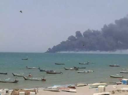 غارات جوية تستهدف سفن وقوارب تهريب بالقرب من جزيرة كمران -ارشيف