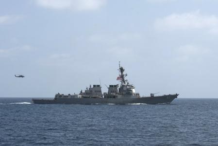 جنرال أمريكي رفيع يؤكد تورط إيران  في هجوم الحوثيين على السفن بالبحر الأحمر