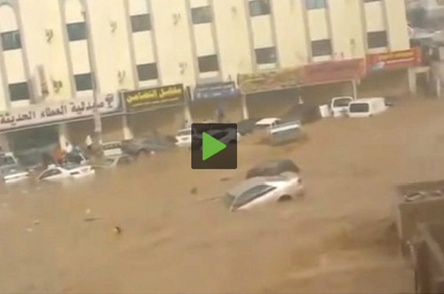 الأمطار الغزيرة تكشف الفساد وسوء الإدارة في السعودية