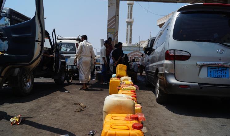 توالي مؤشرات اقتراب الاقتصاد اليمني من الانهيار