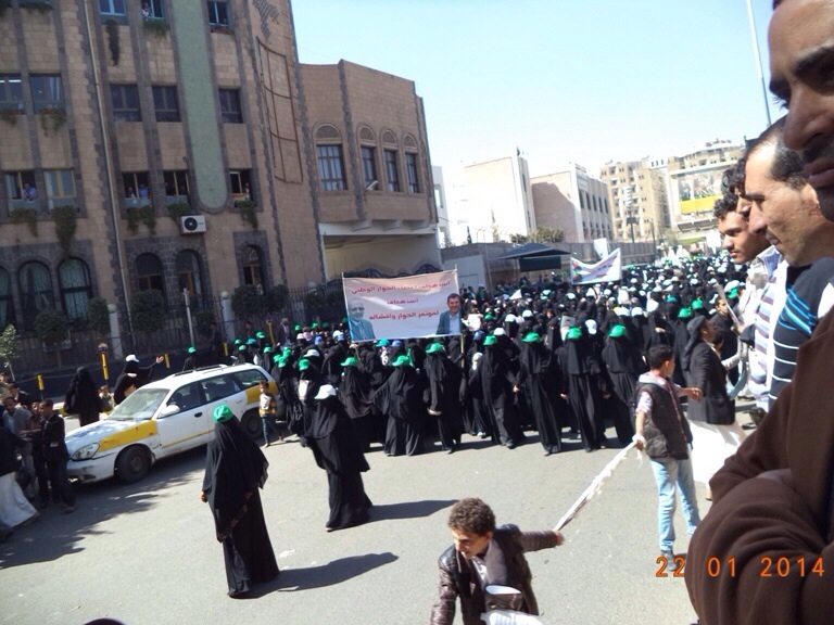الآلاف من مؤيدي الحوثي يتظاهرون اليوم وسط العاصمة صنعاء للمطالبة بإسقاط «النظام»
