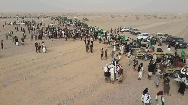 عرض عسكري لرجال القبائل في محافظة شبوة تحدياً للميليشيات الحوثية ودعماً للرئيس هادي (صور)