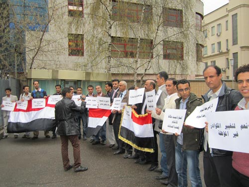 اليمنيون في روسيا يتظاهرون لتغيير البعثة الدبلوماسية