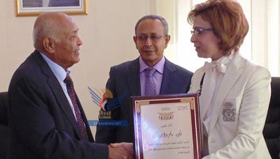 باسندوة يكرم أصغر عالمة في العالم  اليمنية «مناهل ثابت» في دبي