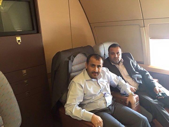 صالح الصماد ومحمد عبدالسلام في طائرة ايرانية خاصة في زيارة لطهرا