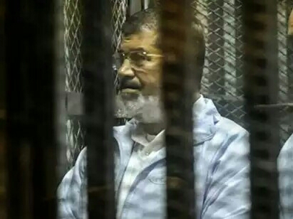 مرسي ومعارضوه العلمانيون في قفص واحد لـ