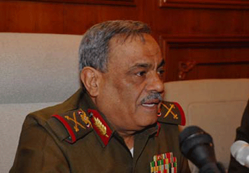 رئيس هيئة أركان الجيش اليمني: الثورة الشبابية اظهرت آثار الفساد الذي كان ينخر في جسد القوات المسلحة