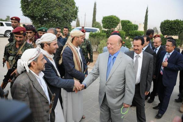 زيارة الرئيس هادي وأعضاء الحكومة المفاجئة والمقتضبه لعمران