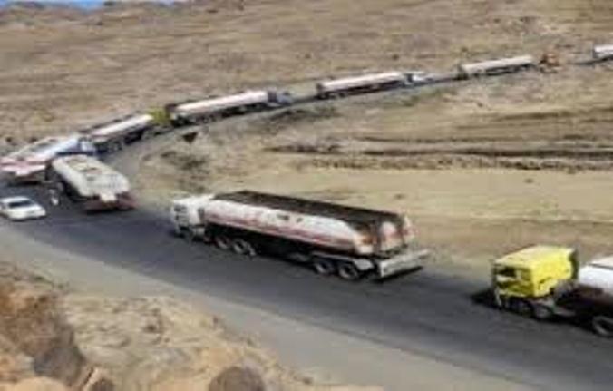 مصادر:عمليات نهب ناقلات النفط في طريق «صنعاء الحديدة» تقف وراءها قيادات عسكرية لابتزاز «شركة النفط»