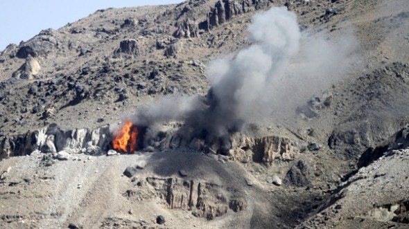 قصف مخازن الأسلحة في جبل نقم بصنعاء من قبل طيران التحالف العربي