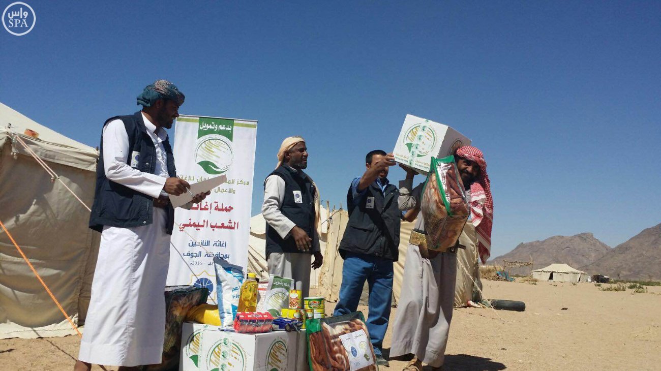  مركز الملك سلمان للإغاثة يقدم المواد الإغاثية والإيوائية لسكان محافظة الجوف