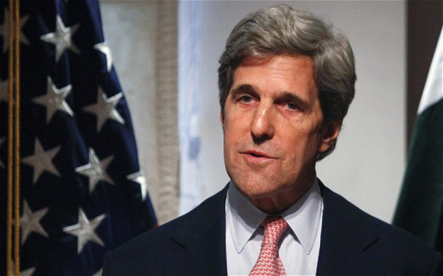 وزير الخارجية الأمريكي يتهم إيران بإسقاط الحكومة اليمنية