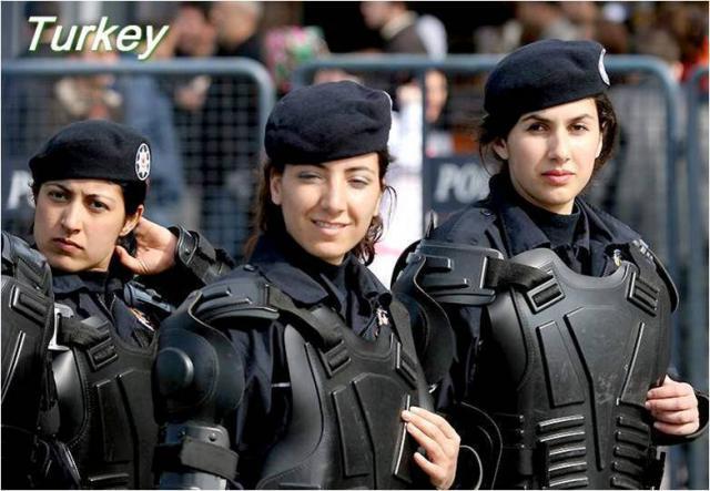 الجيش التركي يسمح للحسناوات ارتداء الحجاب الإسلامي لأول مرة منذ 93 عاماً
