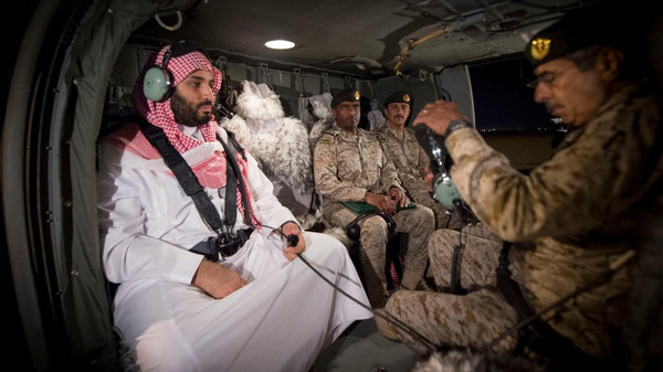 بالصور.. الأمير محمد بن سلمان يتفقد قوات الدفاع في جازان الحدودية