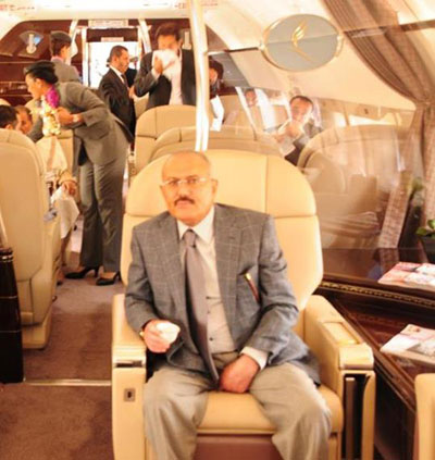 علي عبدالله صالح يعود إلى صنعاء بعد تلقيه العلاج في العاصمة السعودية الرياض