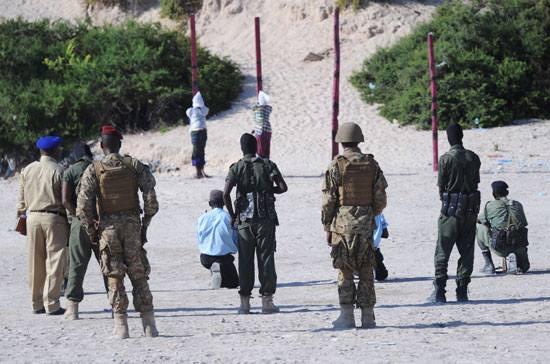 المحكمة العسكرية بالصومال تعدم أربعة من مقاتلي “الشباب”