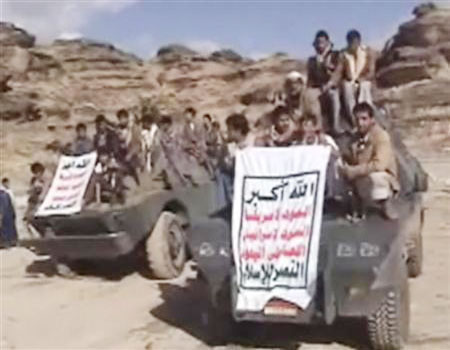 الحوثيون يحشدون قوات كبيرة وآليات ثقيلة إلى محيط دماج وتحذير من مجزرة