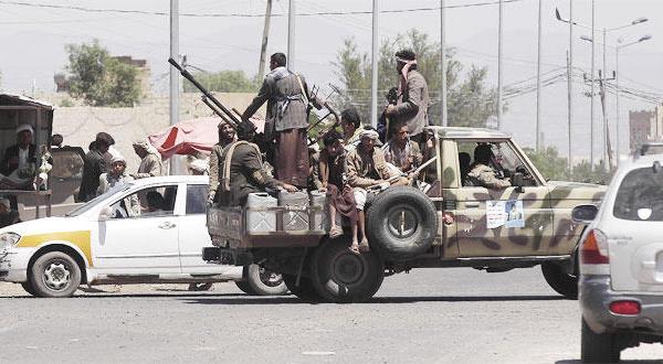 الحوثيون يعتلون الأطقم العسكرية التابعة للجيش في شوارع العاصمة ص