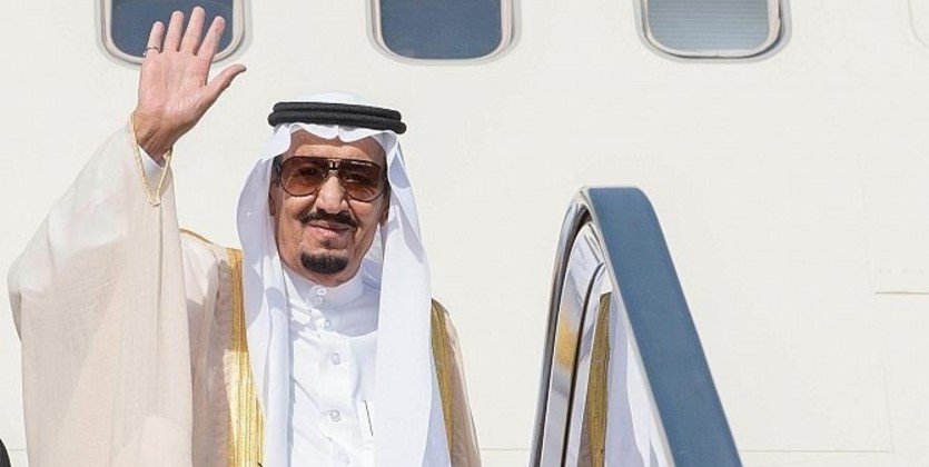 العاهل السعودي يغادر الرياض إلى دولة قطر