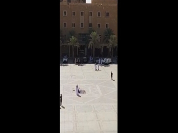 القبض على موظف سعودي صور فيديو مؤثر من ساحة القصاص بالرياض (فيديو)