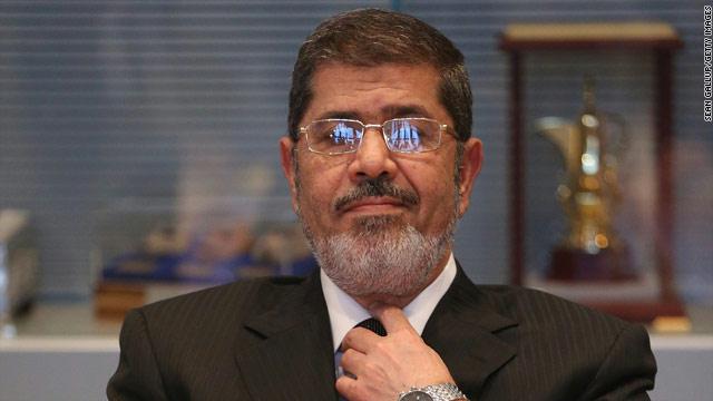 مصر: حظر النشر بأربع قضايا منها اتهام مرسي بالتخابر