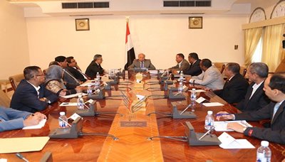 الرئيس هادي يقر قرار رقم  3 لعام 2014 بشأن عودة وترقية وتسوية أوضاع 8 آلاف جندي وضابط بالمحافظات الجنوبية