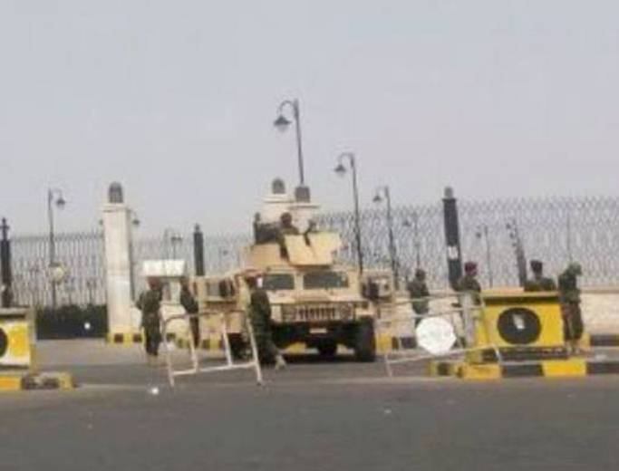  مصدر: اتفاق لإنهاء التوتر في ميدان السبعين يتضمن تسليم الجنود الذين أطلقوا النار على الحوثيين