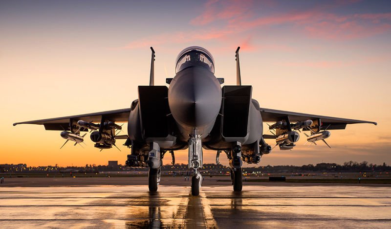 بالفيديو والصور .. الملك سلمان يدشن أسطول مقاتلات «F.15-SA» المتطورة