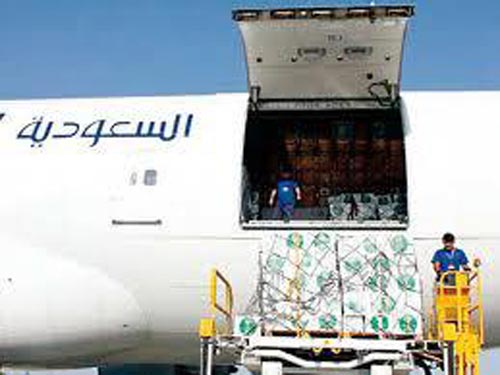 مساعدات غذائية من السعودية لليمن تبلغ 200 طن تصل مطار صنعاء