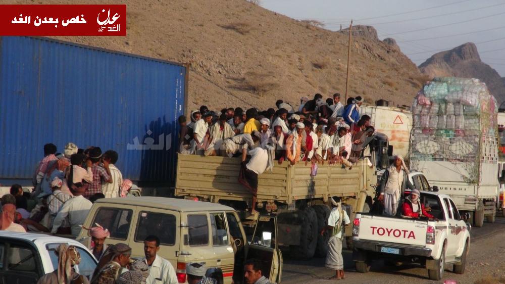أول صور للحشود المسلحة بقاعدة العند استعداد لمواجهة القوات الموالية للحوثي