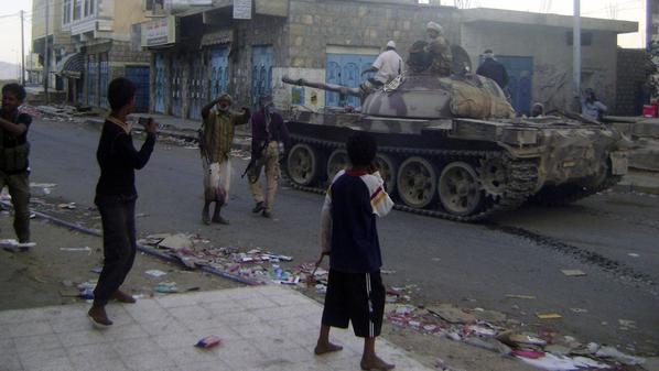 الجيش اليمني يتقدم في زنجبار وفرار مقاتلي \