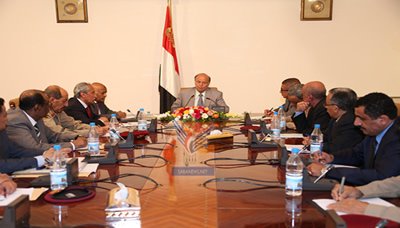 الرئيس هادي يرأس اجتماعا استثنائيا لرئيس الوزراء وقيادات أمنية وعسكرية