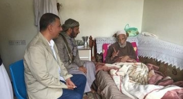طارق صالح يزور أكبر مرجع ديني للمذهب الزيدي في اليمن