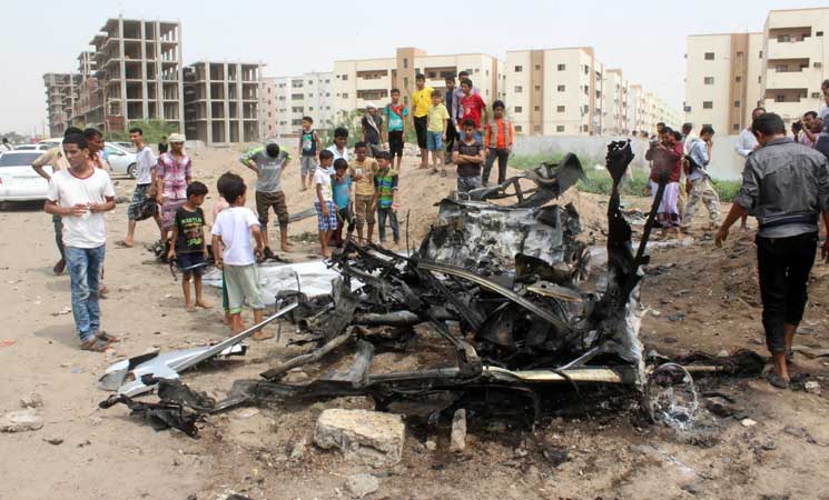 مقتل شخص وإصابة آخر في انفجار قنبلة بمدينة عدن