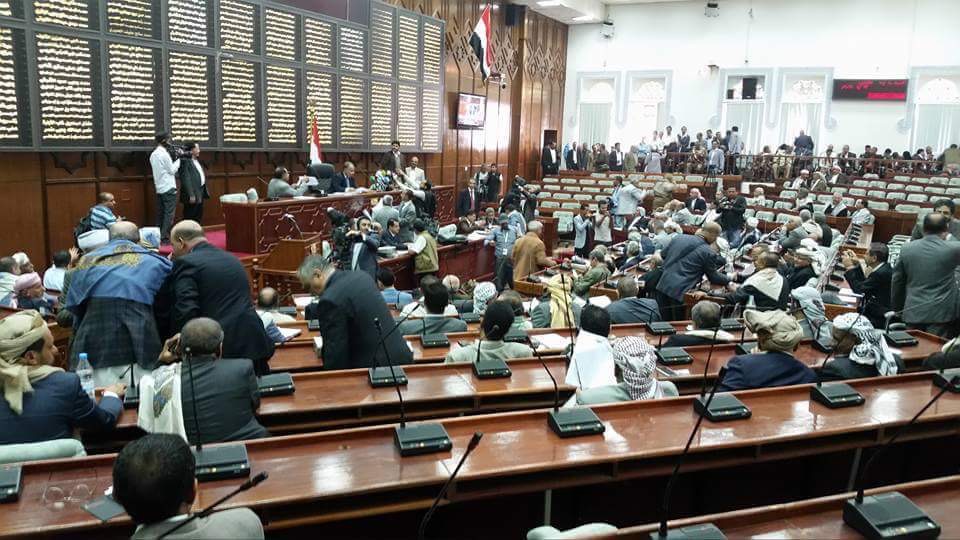 مجلس النواب يطرح خيار سحب الثقة من حكومة الحوثيين وبتأييد مؤتمري كامل ..تفاصيل خاصة