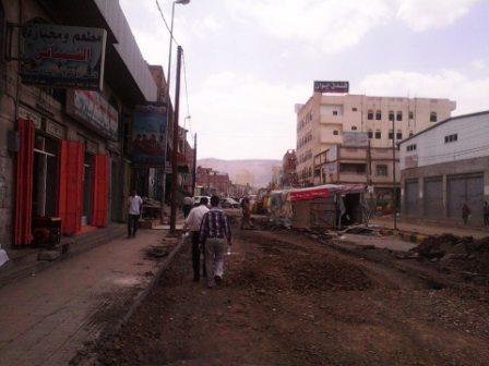 إزالة الخيام المتبقية لشباب الثورة في شارع الرباط بساحة التغيير في صنعاء