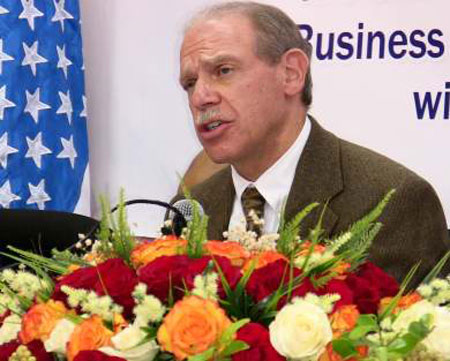 السفير الأمريكي في اليمن جيراليد فايرستاين (ارشيف)