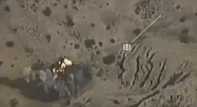 فيديو جديد.. شاهد كيف دمرت القوات السعودية مخابئ للحوثيين على الحدود بطائرات «الأباتشي» و«الدرون»