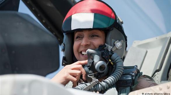 الرائد الطيار الإماراتية مريم تثير جنون \