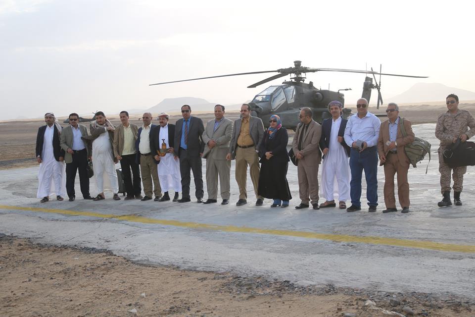 وصول عدد من أعضاء الحكومة إلى مأرب (صورة)