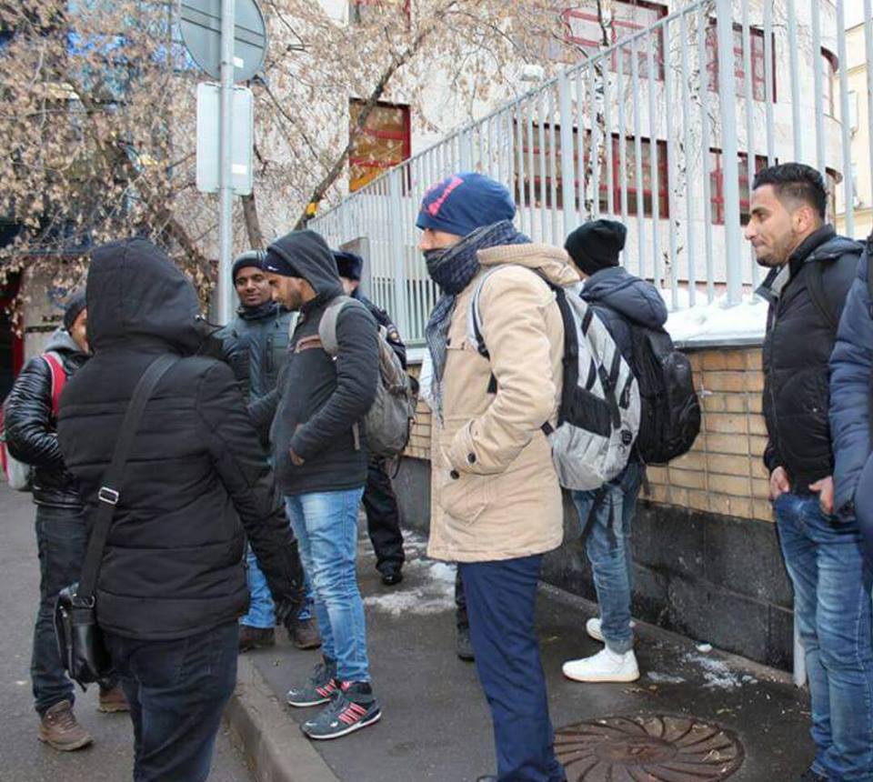 القائم بأعمال السفير اليمني لدى موسكو يدهس طالبين والمخلافي يجدد التزامه بحل مشاكل الطلاب اليمنيين في روسيا