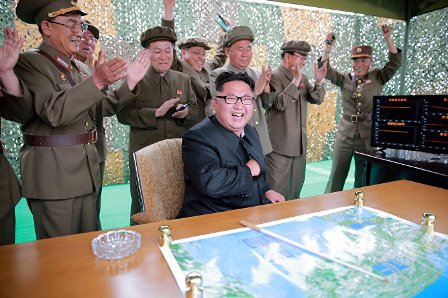زعيم كوريا الشمالية يأمر عدد من جنوده بتناول هذه الوجبة.. فأصيبوا بالإسهال