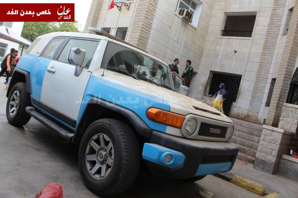 الامارات تدعم قسم شرطة «الشيخ عثمان» في عدن بسيارات حديثة