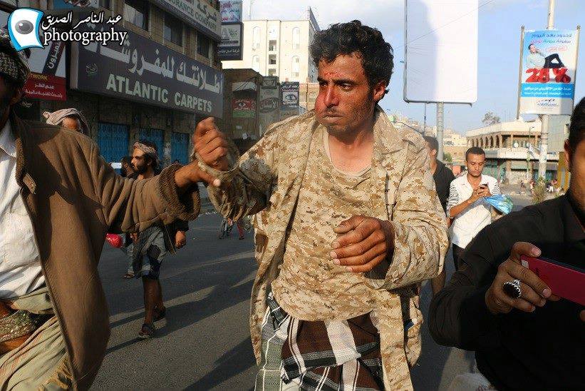 مسلح يتبع جماعة الحوثي تم ألقاء القبض عليه من قبل لجان المقاومة 