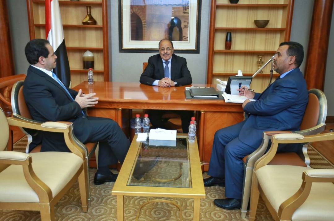 الفريق علي محسن يناقش أوضاع الكهرباء مع الوزير الأكوع في المناطق المحررة