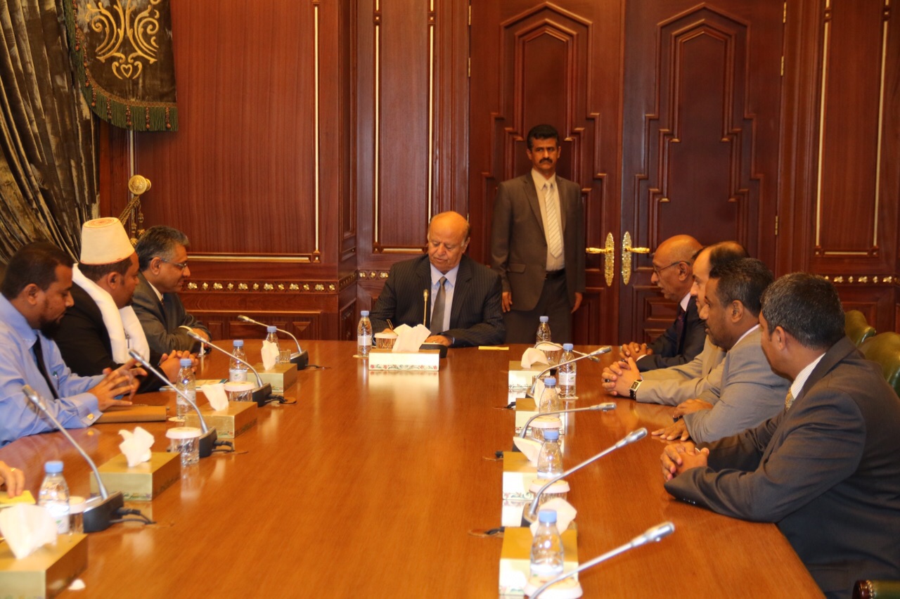 الرئيس هادي خلال لقاءه بوفد إقليم تهامة