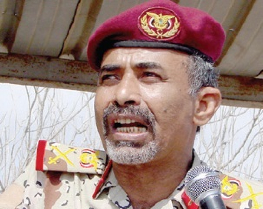 مصادر قبلية: محافظ لحج المعين من قبل الحوثيين يضع وزير الدفاع الصبيحي وناشطين دروعا بشرية في مواقع القتال