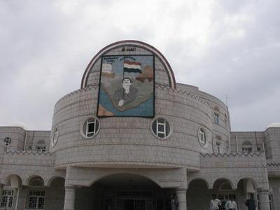 محافظ الضالع يرفض استبدال صورة الرئيس السابق بصورة هادي في مبنى المحافظة