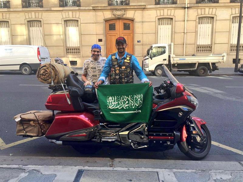 بالصور.. شاب سعودي يقطع 7 آلاف كلم في جولة حول أوروبا بدراجته النارية