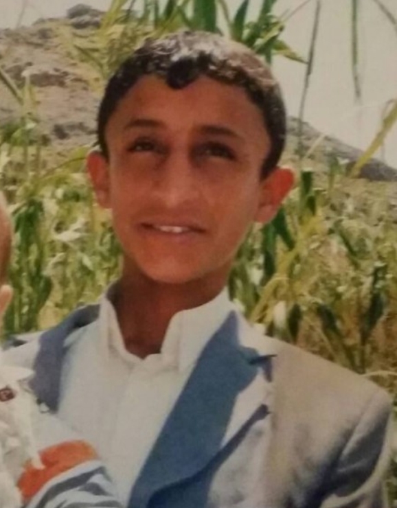 مواطن من الحيمة الخارجية  ينبش قبر نجله الذي دفنه الحوثيون دون إبلاغه وينقل رفاته إلى مسقط رأسه